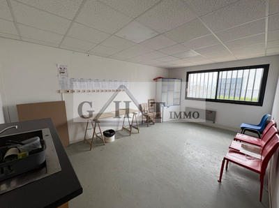 Entrepôt - 1 260 m²