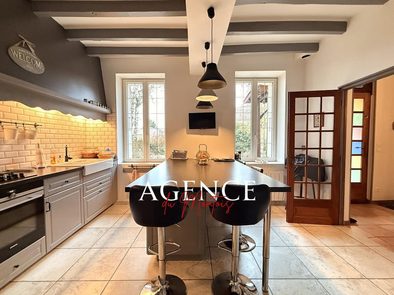 Maison - 205 m² - 5 pièces