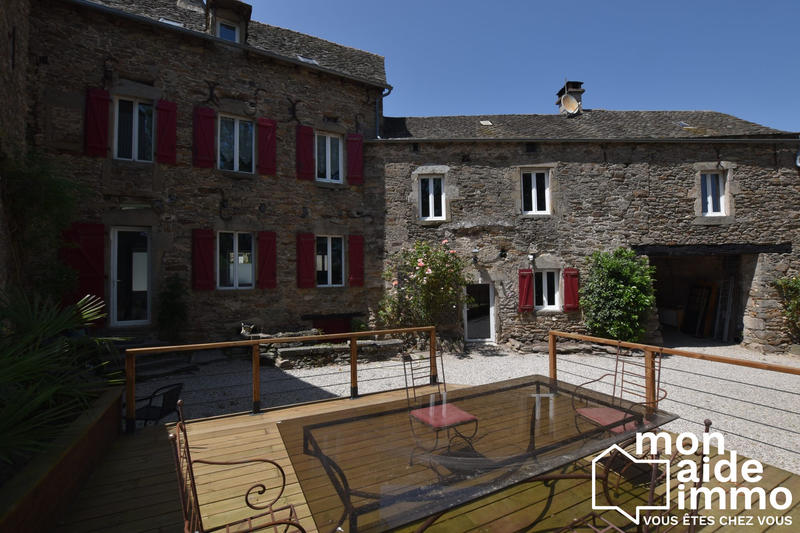 Maison ancienne - 242 m² - 8 pièces