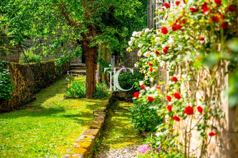 Maison - 334 m² - 8 pièces