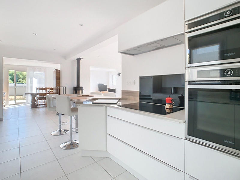 Maison - 168 m² - 9 pièces