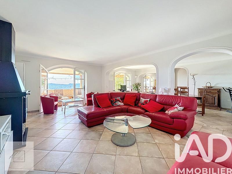 Maison - 214 m² - 6 pièces