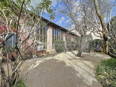 Mas - 270 m² - 14 pièces