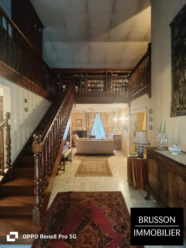 Villa - 256 m² - 6 pièces