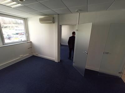 Bureau - 1 700 m²