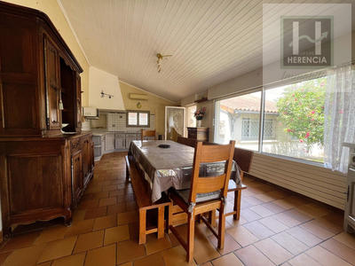 Maison - 253 m² - 7 pièces