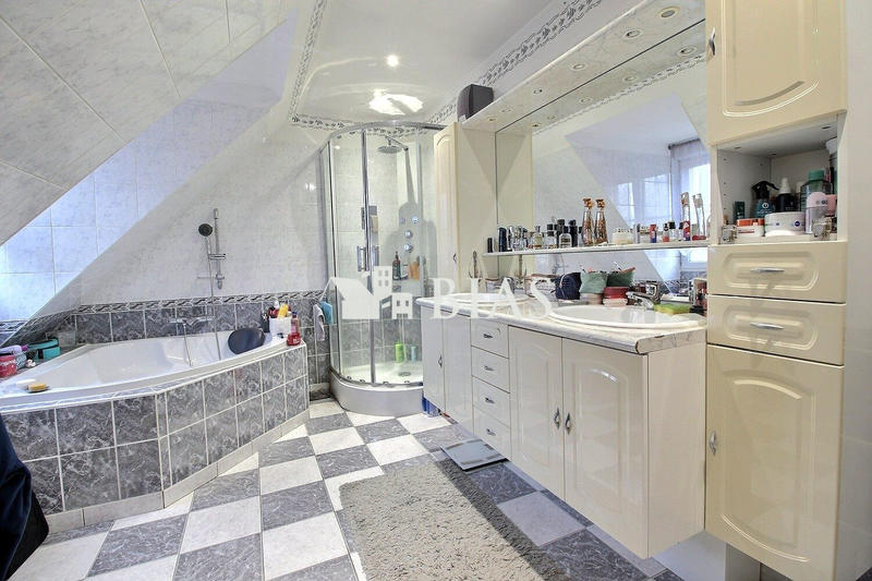 Maison - 138 m² - 6 pièces