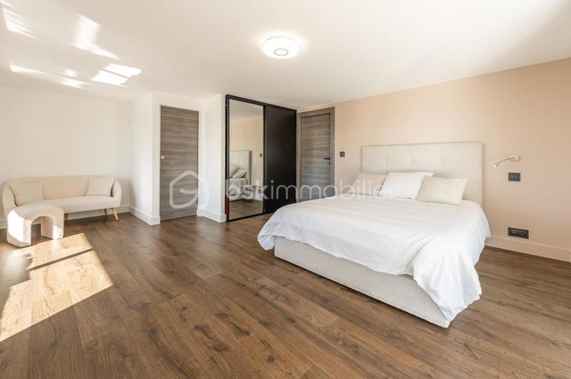 Villa - 300 m² - 7 pièces