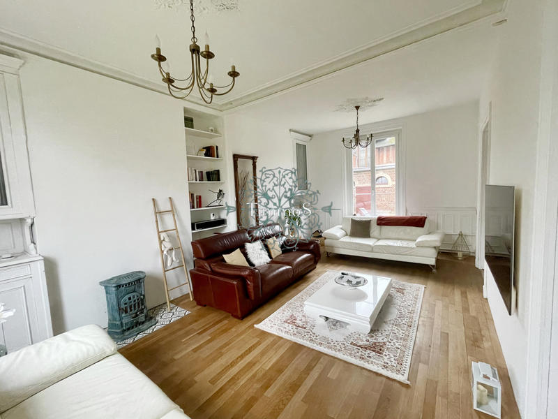 Propriété - 198 m² - 10 pièces