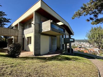 Maison - 220 m² - 9 pièces