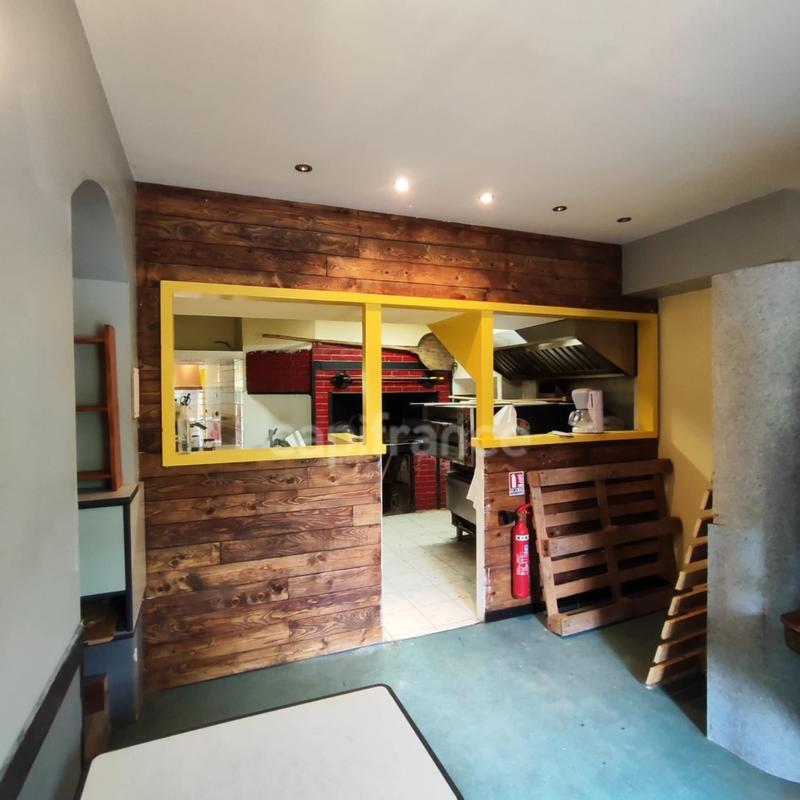 Maison - 200 m² - 2 pièces