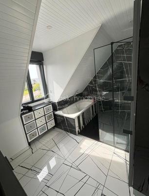 Maison traditionnelle - 168 m² - 6 pièces