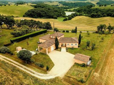 Propriété - 162 m² - 5 pièces