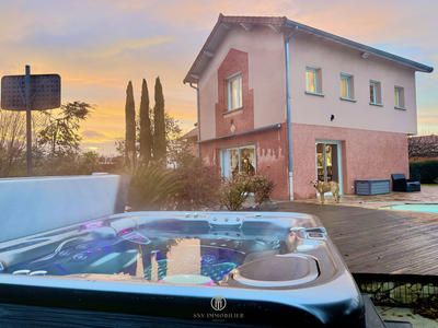 Maison - 239 m² - 9 pièces