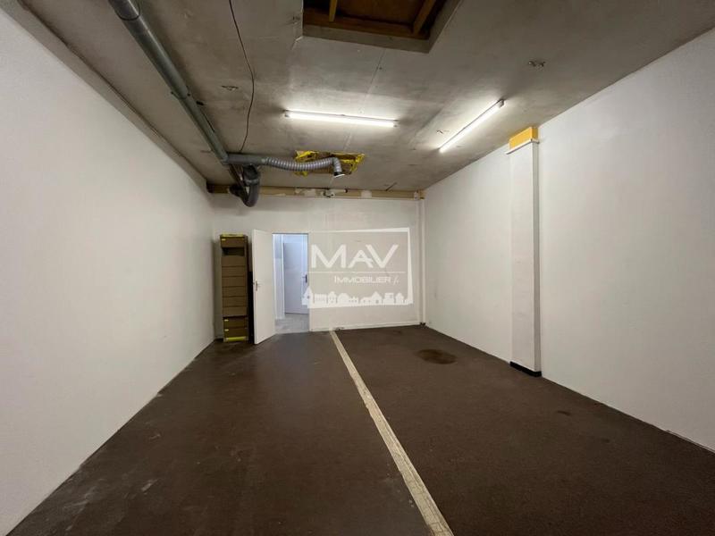Local commercial - 150 m² - 4 pièces