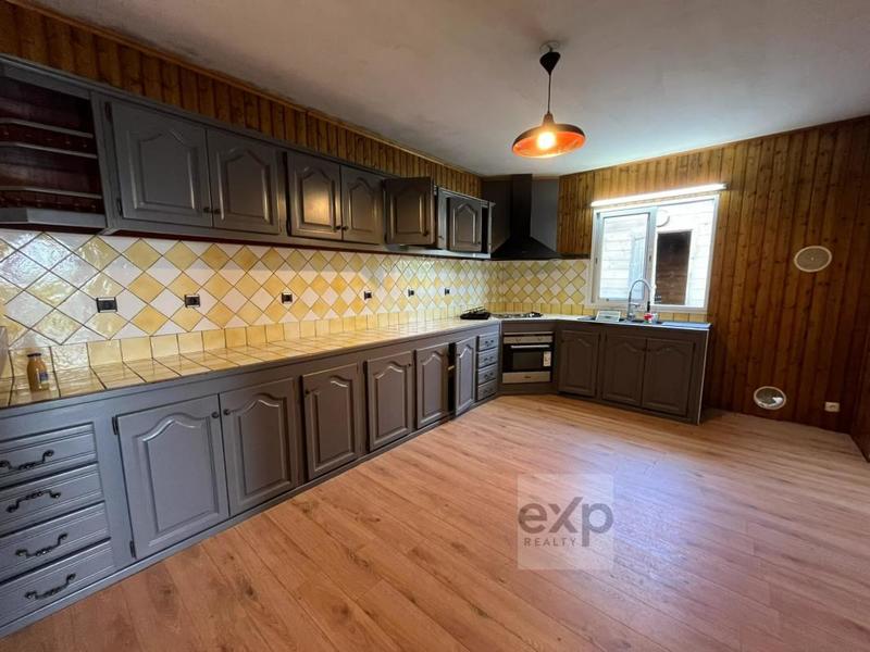 Propriété - 230 m² - 6 pièces