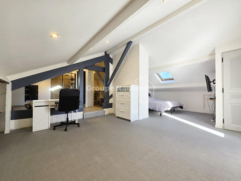 Maison - 208 m² - 6 pièces