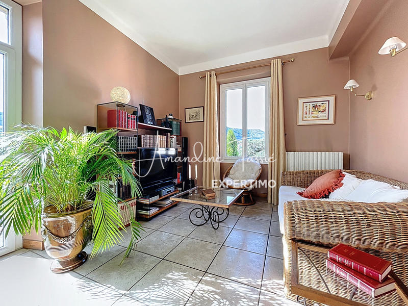 Maison - 202 m² - 7 pièces