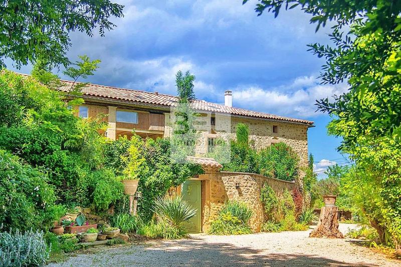 Mas - 571 m² - 24 pièces