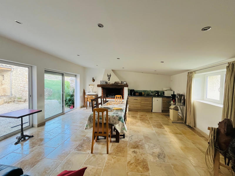 Propriété - 420 m² - 12 pièces