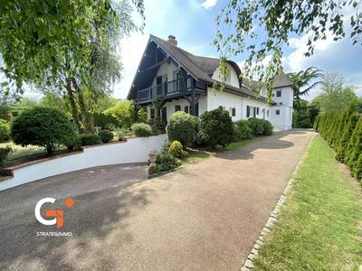 Propriété - 300 m² - 10 pièces