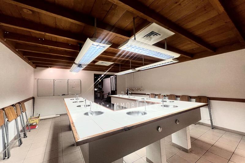 Local commercial - 197 m²