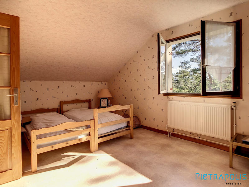 Maison traditionnelle - 176 m² - 8 pièces