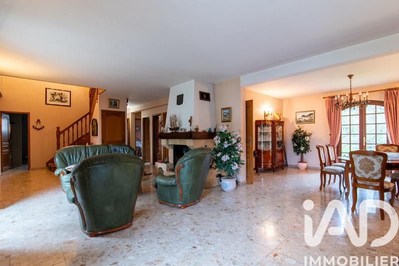 Maison - 200 m² - 9 pièces