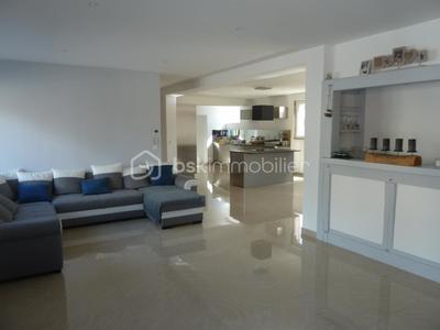 Demeure - 205 m² - 11 pièces