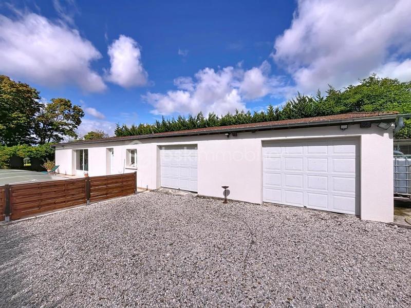 Pavillon - 210 m² - 8 pièces