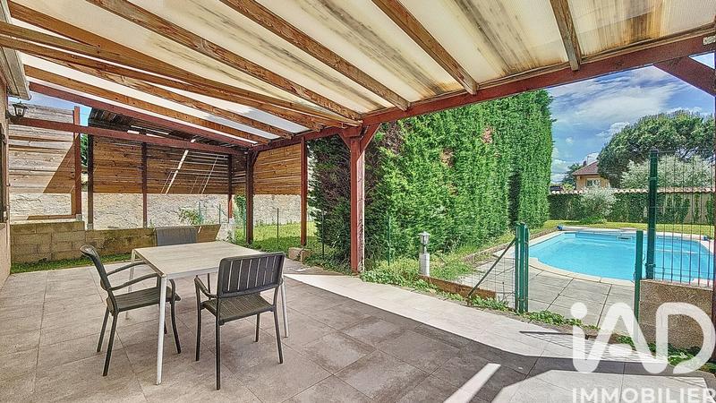 Maison - 204 m² - 6 pièces