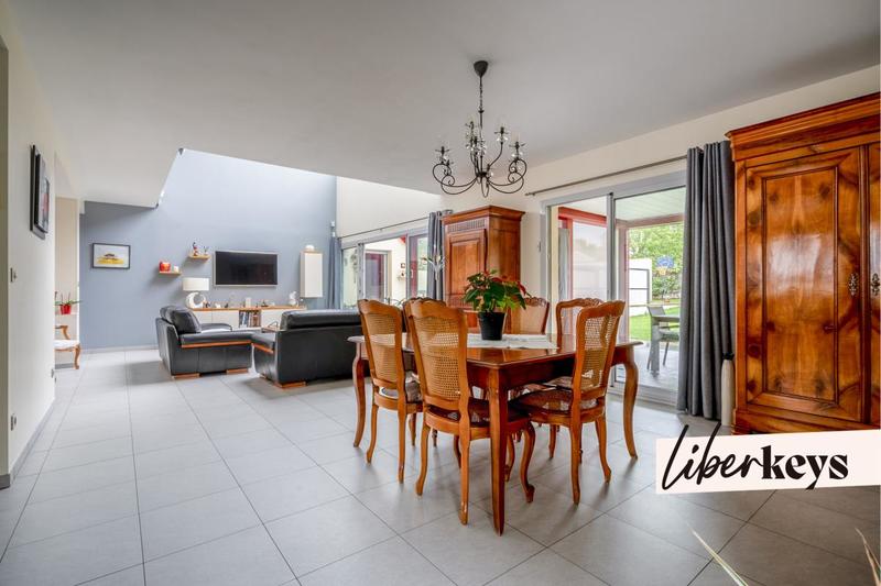 Maison - 210 m² - 7 pièces