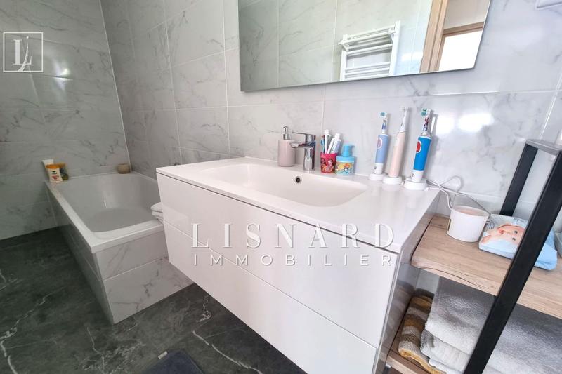 Appartement - 80 m² - 3 pièces