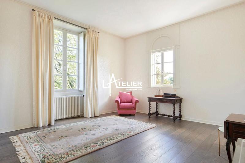Propriété - 290 m² - 12 pièces