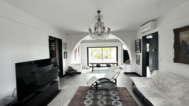 Maison - 200 m² - 8 pièces