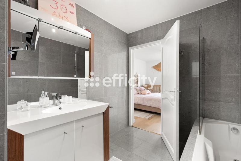 Villa - 402 m² - 11 pièces