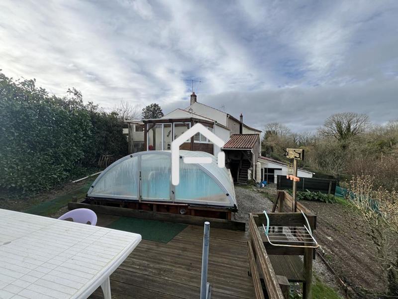 Maison - 90 m² - 5 pièces