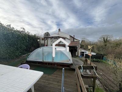 Maison - 90 m² - 5 pièces