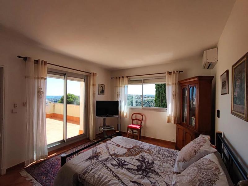 Villa - 180 m² - 6 pièces