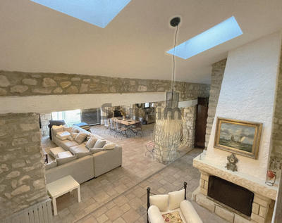 Mas - 233 m² - 8 pièces