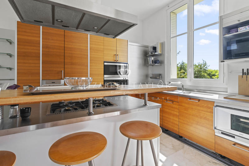 Propriété - 424 m² - 12 pièces