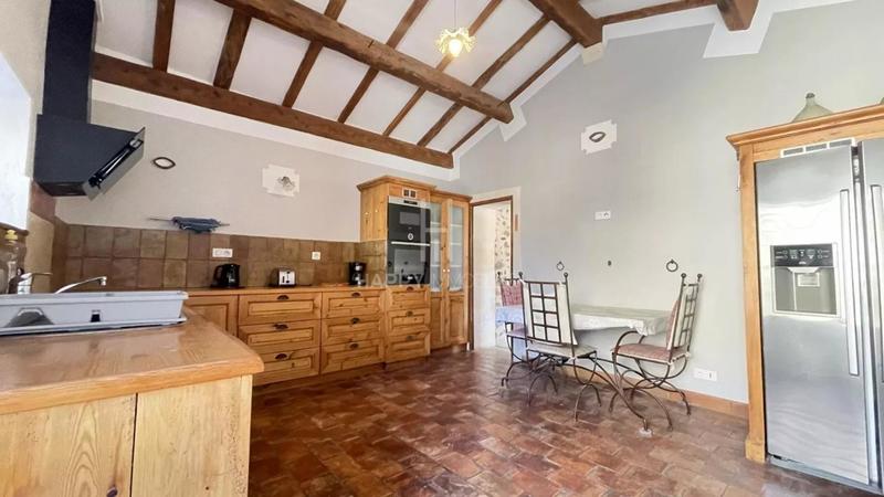 Mas - 195 m² - 9 pièces