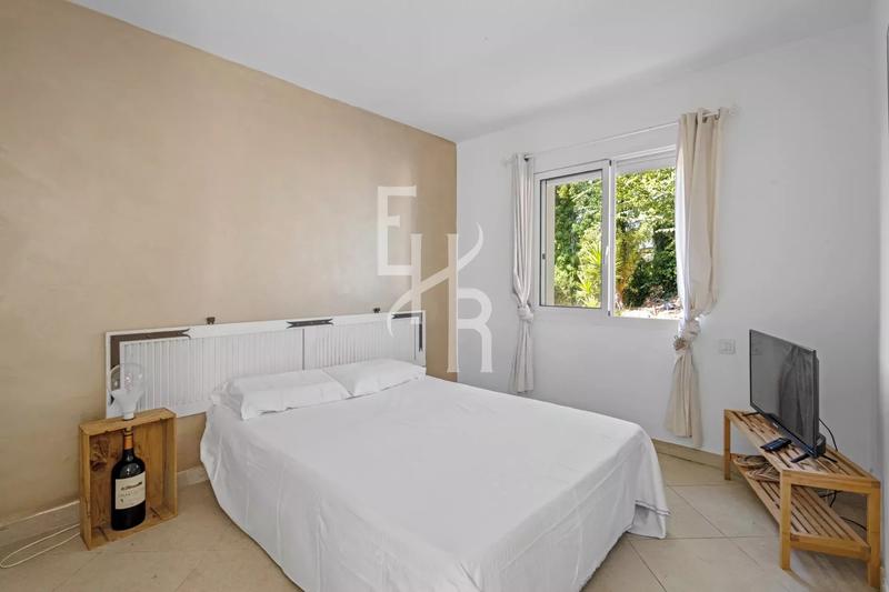 Villa - 226 m² - 10 pièces