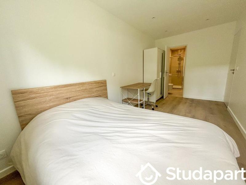 Chambre - 11 m² - 1 pièce