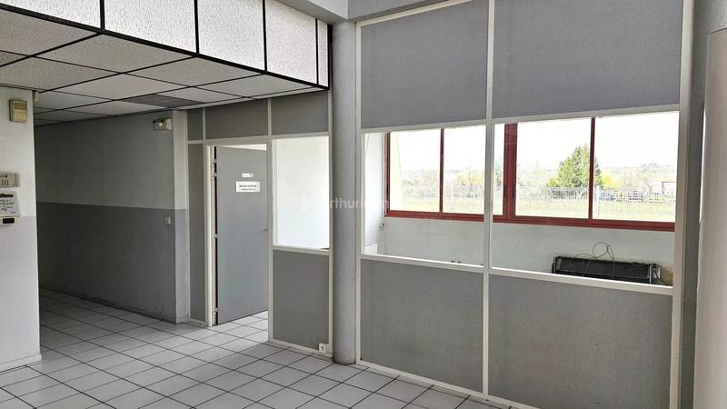 Bureau - 1 063 m² - 31 pièces