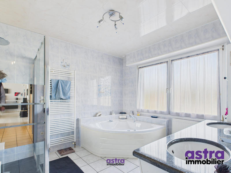 Maison - 180 m² - 6 pièces