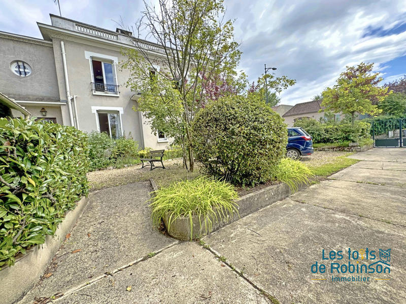 Maison de ville - 240 m² - 10 pièces
