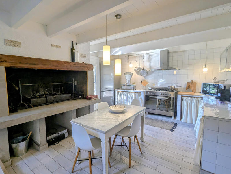 Propriété - 252 m² - 12 pièces