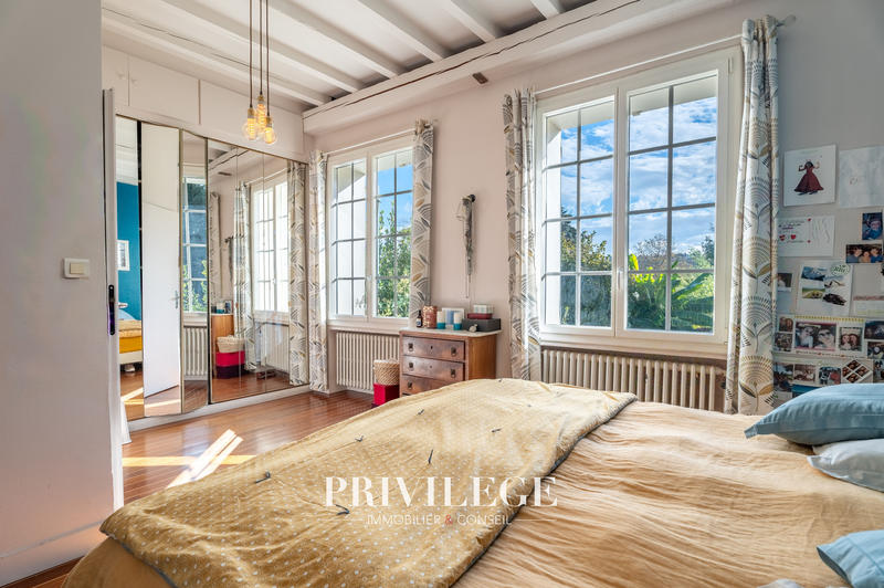 Maison - 310 m² - 9 pièces