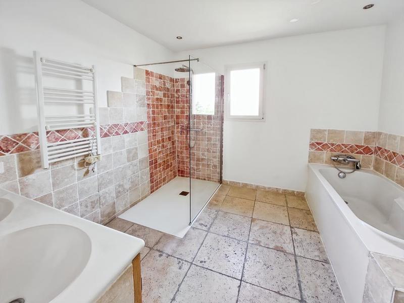 Maison - 168 m² - 8 pièces